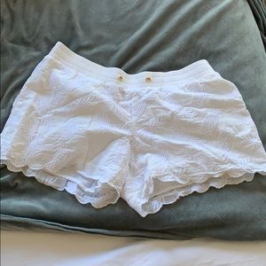 White pineapple Lilly Pulitzer shorts
